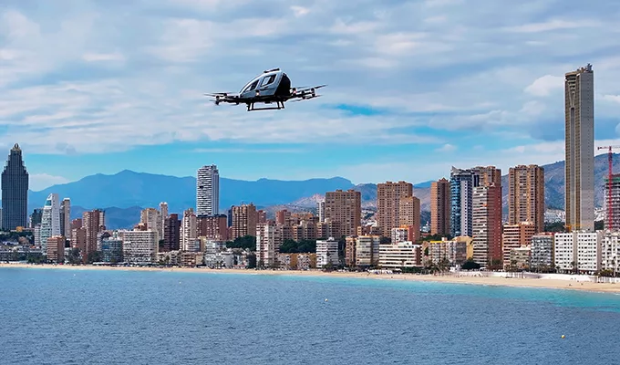 eHang marca un hito en Europa con el Primer vuelo urbano de un eVTOL autónomo en Benidorm